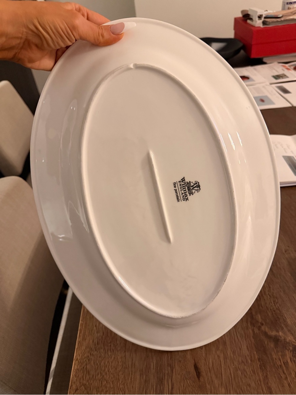 Wilmax England Porcelin Oval Professional Rolled Rim White Round Platter 17 inch - Picture 3 of 6